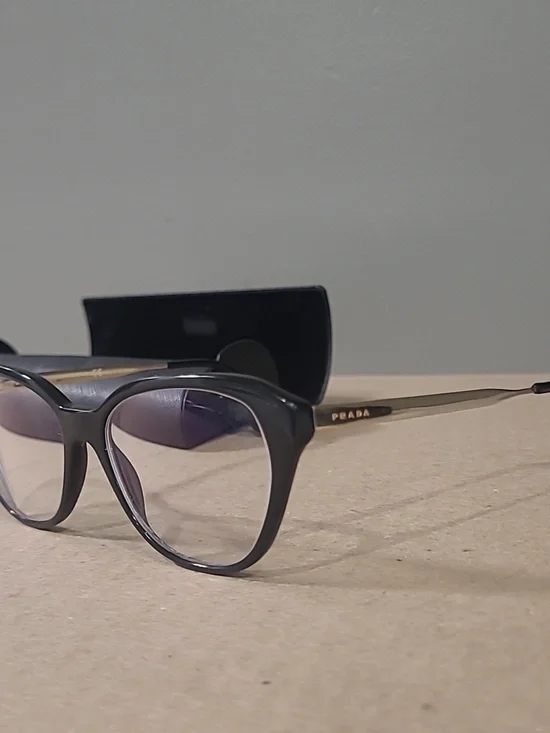 Authentic PRADA - Picture 5 of 11